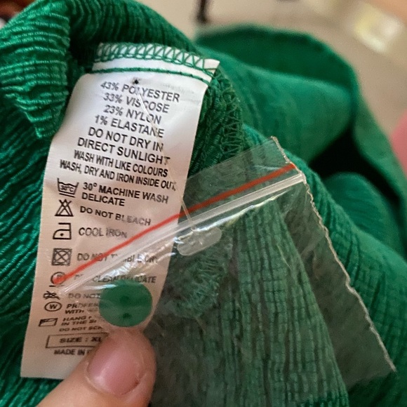 United Color’s Of Benneton  Top. Size- XL - Picture 12 of 12